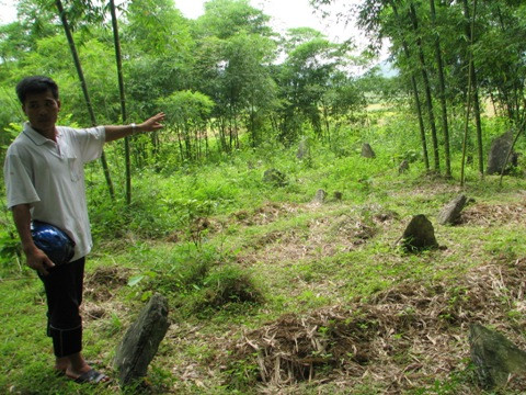 Khu mộ cổ tại xã Ngọc Phụng nghi là của nghĩa quân Lam Sơn.