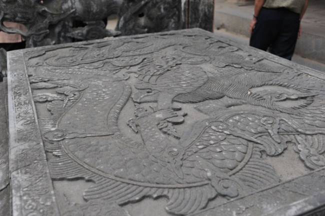 Lý giải về điều này một số nhà nghiên cứu cho rằng đây là do sự ảnh hưởng của văn hóa Chăm trong việc nhân cách hóa hình tượng nghệ thuật.