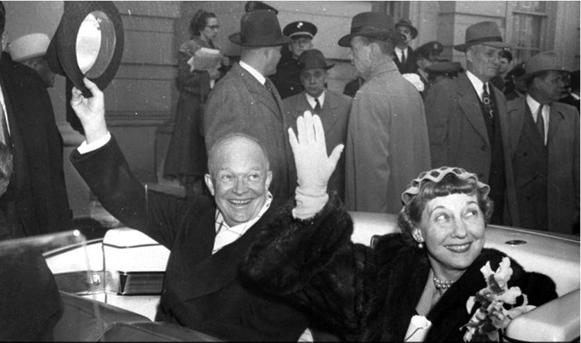 Vào tháng 1/1953, Dwight Eisenhowwer đã công khai chỉ trích chiến tranh. Thậm chí, ông đã thông báo cho quân đội Triều Tiên ông sẵn sàng sử dụng vũ khí hạn nhân để chấm dứt xung đột.