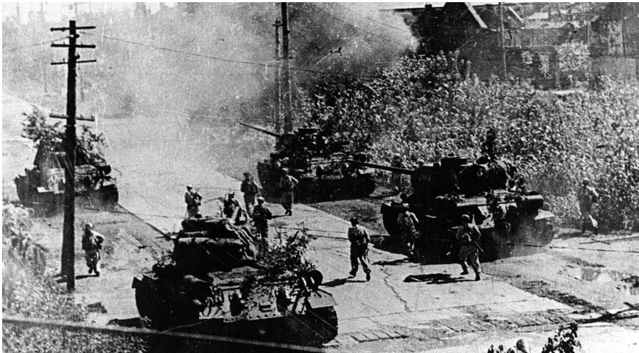 Trung Quốc, Nhật Bản, Liên Xô đã xây dựng ảnh hưởng trên bán đảo Triều Tiên trong nhiều năm. Nhật Bản chính thức xâm chiếm Hàn Quốc và cai trị đến hết Thế chiến II.