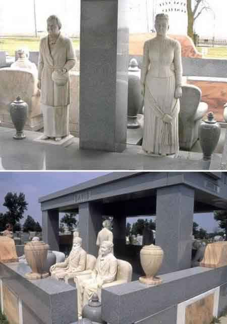 Tượng đài của nhà David trông bề thế và khá là buồn tẻ. Nếu như được xây theo kế hoạch đã đề ra trước đó thì có thể nó đã to hơn và đẹp hơn. Lúc đầu, trên vị trí của đài tưởng niệm là tấm bia đơn giản nhưng John đã làm việc với Horace England là người dựng tượng không chuyên ở Hiwatha để làm cho tượng đài trở nên phức tạp hơn nhiều. Cả khu tượng đài có cả thảy 11 bức tượng gồm tượng của John và Sarah với kích thước lớn bằng người thật được làm bằng đá cẩm thạch Ý, những chiếc bình đá và mái vòm bằng đá cẩm thạch nghe đồn là nặng trên 50 tấn.