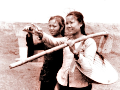 Những cô gái ngày ấy đến với công trường thủy lợi theo tinh thần: “Bởi chúng mình thương bao nhiêu mảnh đất cằn, mà đời không ngại đào mấy con kênh”. Ảnh mang tính minh họa.