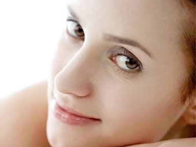 Tất cả những người có Địa Các lõm khuyết, dù trước đó có thành công hay không thì đến năm 41 tuổi cũng gặp hạn hao tài tốn của, năm 71 tuổi có chuyện không vui liên quan đến sức khỏe.