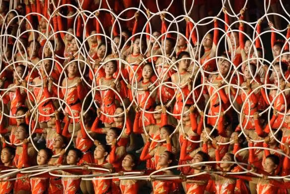 Màn trình diễn kéo dài hơn 1 giờ.