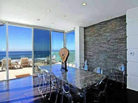 Paul Allen - Người đồng sáng lập Microsoft sở hữu rất nhiều khu bất động sản. Một trong những nơi để nghỉ ngơi của ông là biệt thự tại Malibu, trị giá 25 triệu USD.