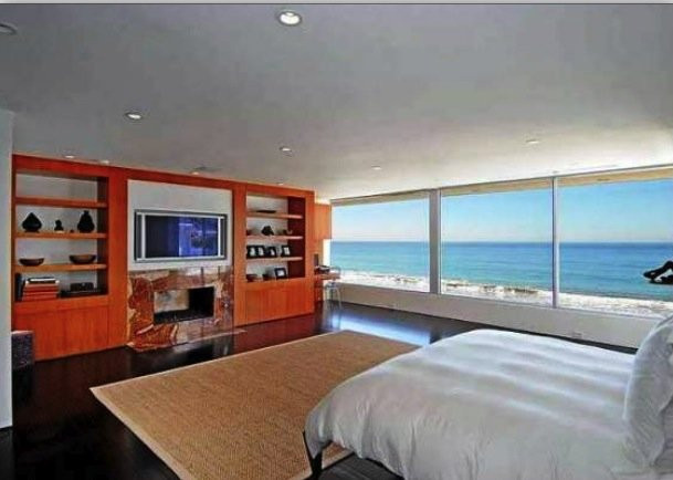 Dinh thự xa hoa này có 5 phòng ngủ, 1 bể bơi, 1 phòng chiếu và 1 phòng tập gym…