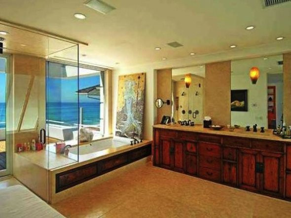 …và một phòng tắm vô cùng rộng lớn.