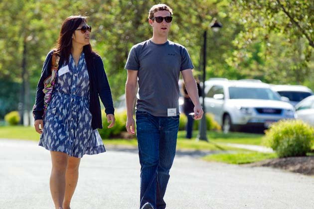 Tỷ phú Facebook Mark Zuckerberg và vợ Priscilla Chan gần đây đã đi nghỉ ở Hawaii. Cũng có nhiều tin đồn cho rằng tỷ phú này đã mua một căn hộ sang trọng tại đây hồi tháng 1 năm nay.