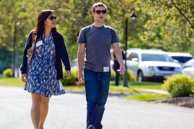 Tỷ phú Facebook Mark Zuckerberg và vợ Priscilla Chan gần đây đã đi nghỉ ở Hawaii. Cũng có nhiều tin đồn cho rằng tỷ phú này đã mua một căn hộ sang trọng tại đây hồi tháng 1 năm nay.