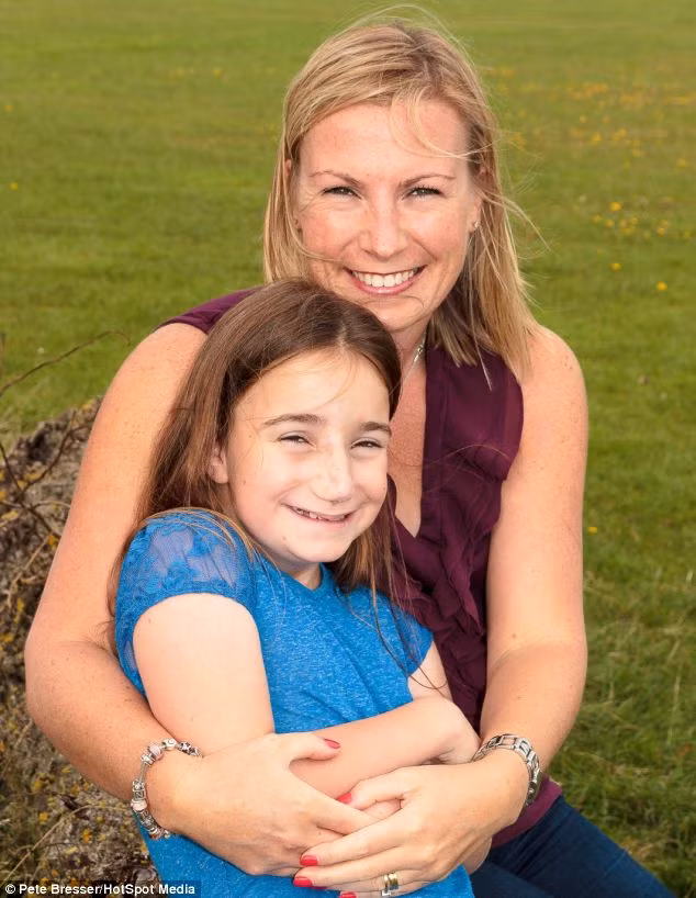 Vào tháng 7 năm nay, bác sĩ phẫu thuật tại Bệnh viện Great Ormond Street ở London đã tái tạo lại mũi cho cô bé và Zoe rất hài lòng với chiếc mũi mới của mình. Tuy nhiên, các bác sĩ cho biết rằng cô bé vẫn có thể sẽ phải thêm phẫu thuật nữa