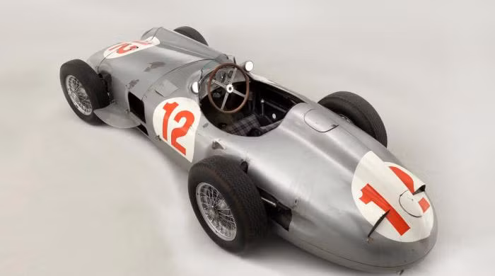 Chiếc 1954 Mercedes W196R Formula 1 được bán với giá kỷ lục 29,6 triệu USD trong phiên đấu giá tại Goodwood vào đầu năm nay.
