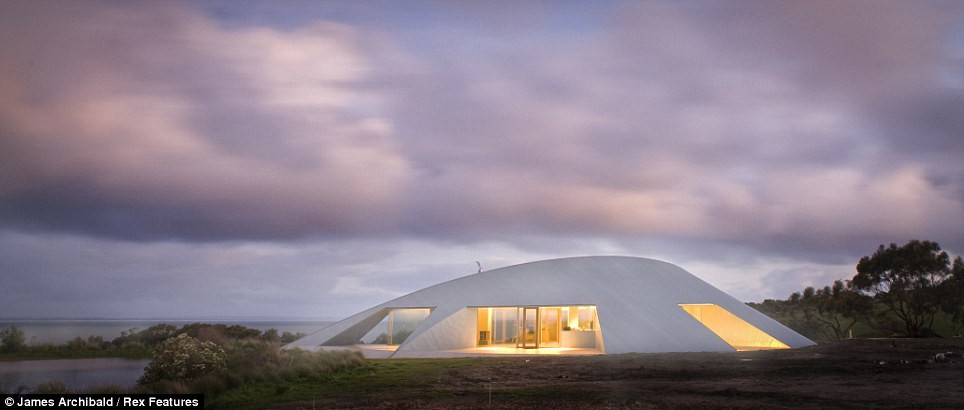 Nằm trên phía Nam bờ biển Victoria gần Inverloch, Australia, tòa nhà Crofthouse vừa giành giải thưởng uy tín Alan và Beth Coldicutt cho Kiến trúc bền vững.