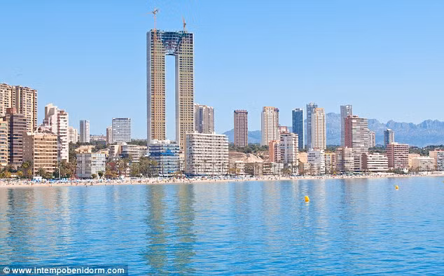 Tòa tháp chọc trời mang tên InTempo nổi bật ở Tây Ban Nha song lại bị quên lắp đặt thang máy.