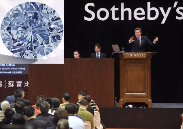 Viên kim cương xanh lớn và hiếm nhất thế giới có tên “The Premier Blue” tại Hong Kong với mức giá dự đoán là 19 triệu USD.