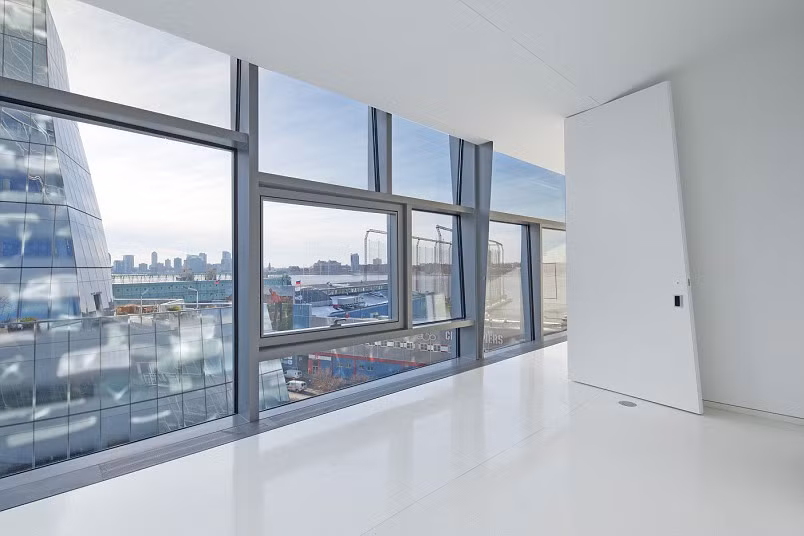 Căn hộ rộng rãi trong một tòa tháp 23 tầng, có tầm nhìn ra sông Hudson ở New Jersey, New York, Mỹ, được rao bán với giá 2 triệu USD.