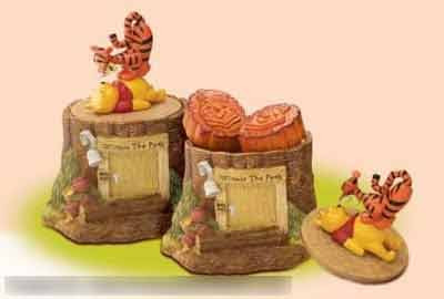 Những chiếc bánh ngon miệng được giấu trong “hốc cây” - nhà của gấu Pooh.