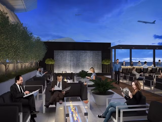 Phòng chờ Star Alliance tại sân bay quốc tế Los Angeles được thiết kế từ cảm hứng truyền thống kết hợp với hiện đại của miền Nam California. Không gian ngoài trời còn được trang bị lò sưởi ấm áp.