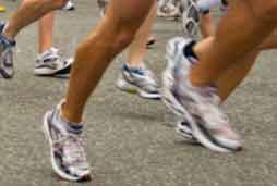 9. Tập thể dục thường xuyên. Như bạn đã biết, tập thể dục là tốt cho tim của bạn và để giảm cân. Có lẽ bạn không ngờ rằng tập thể dục còn cung cấp một số lợi ích khác cho sức khỏe tuyến tiền liệt. Một nghiên cứu của trường đại học California phát hiện rằng, tập thể dục đều đặn giúp làm giảm nguy cơ ung thư tuyến tiền liệt tiến triển. Nghiên cứu khác đã chứng minh rằng hoạt động thể chất có thể làm giảm nguy cơ ung thư tuyến tiền liệt lên đến 19 % . Bên cạnh đó, các điều tra khác cũng cho thấy, tập thể dục có tác động tích cực đối với người mắc ung thư tuyến tiền liệt.