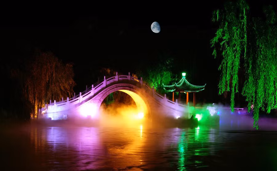 Cùng chiêm ngưỡng khung cảnh Trung thu tuyệt đẹp ở khắp nơi trên đất nước Trung Quốc. Thành phố Dương Châu, tỉnh Giang Tô...