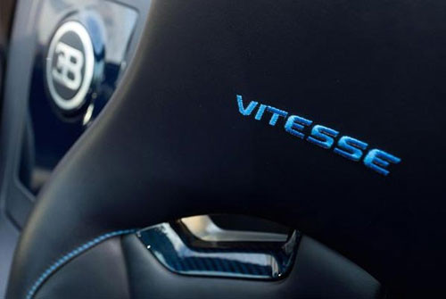 Trong tiếng Pháp, Vitesse có nghĩa là vận tốc. Phiên bản mui trần của Bugatti Veyron Grand Sport Vitesse đã đạt vận tốc tối đa 408,84 km/h tại cơ sở thử nghiệm xe của Volkswagen ở Ehra-Lessien, Đức hồi tháng 4 vừa qua. Kết quả này đem tới cho Grand Sport ngôi vị chiếc xe thể thao mui trần được đưa vào sản xuất có tốc độ nhanh nhất thế giới.