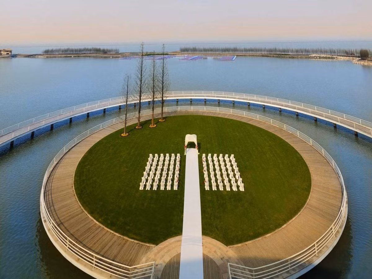 Nhờ có quang cảnh hồ Taihu đẹp lạ thường, khách sạn có thể là nơi lý tưởng để tổ chức lễ cưới và các sự kiện lớn.