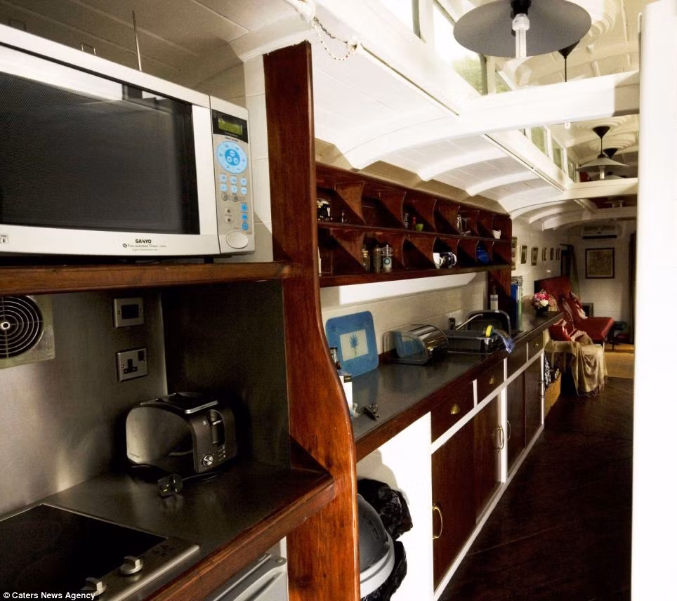 Hiện, vợ chồng này vẫn tiếp tục mở quy mô khách sạn với việc tu sửa thêm các toa tàu cũ khác.