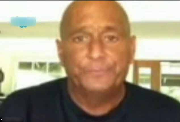 Ông Anthony Wichman may mắn sống sót sau khi vật lộn với "thủy quái".