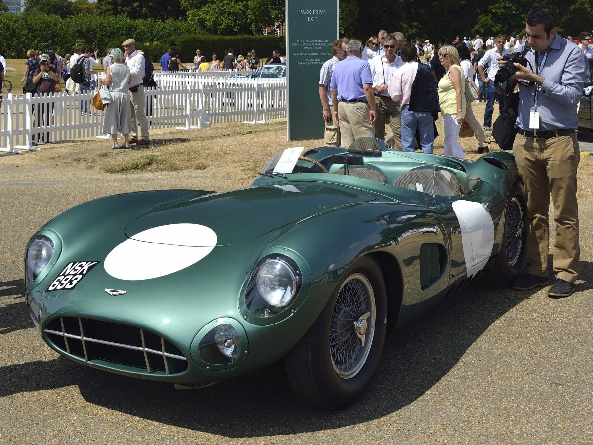 Có tới 50.000 chủ sở hữu các dòng xe của Aston Martin, những người đam mê, và du khách đã tham dự vào sự kiện này.