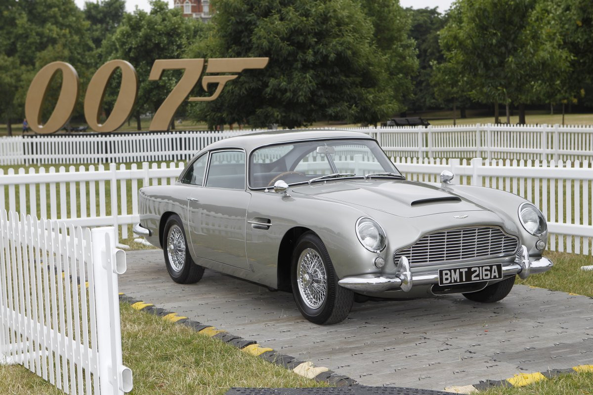 Chiếc DB5 là một trong những siêu xe nổi tiếng được điệp viên 007 sử dụng.