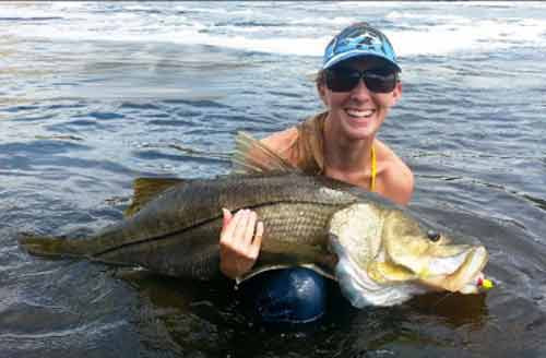 Cần thủ Veronica Lane “tóm” được chú cá dài tới 107 cm.