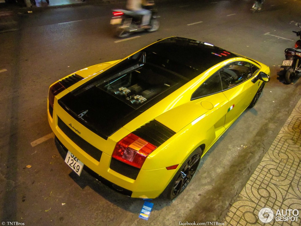 Siêu xe này về Việt Nam hồi cuối năm 2007 với hai tông màu vàng – đen. Chiếc xe thuộc về một đại gia ở Sài Gòn, với biển số khá độc đáo là 52F-1249, với hàm ý nhắc đến số thứ tự sản xuất của nó.