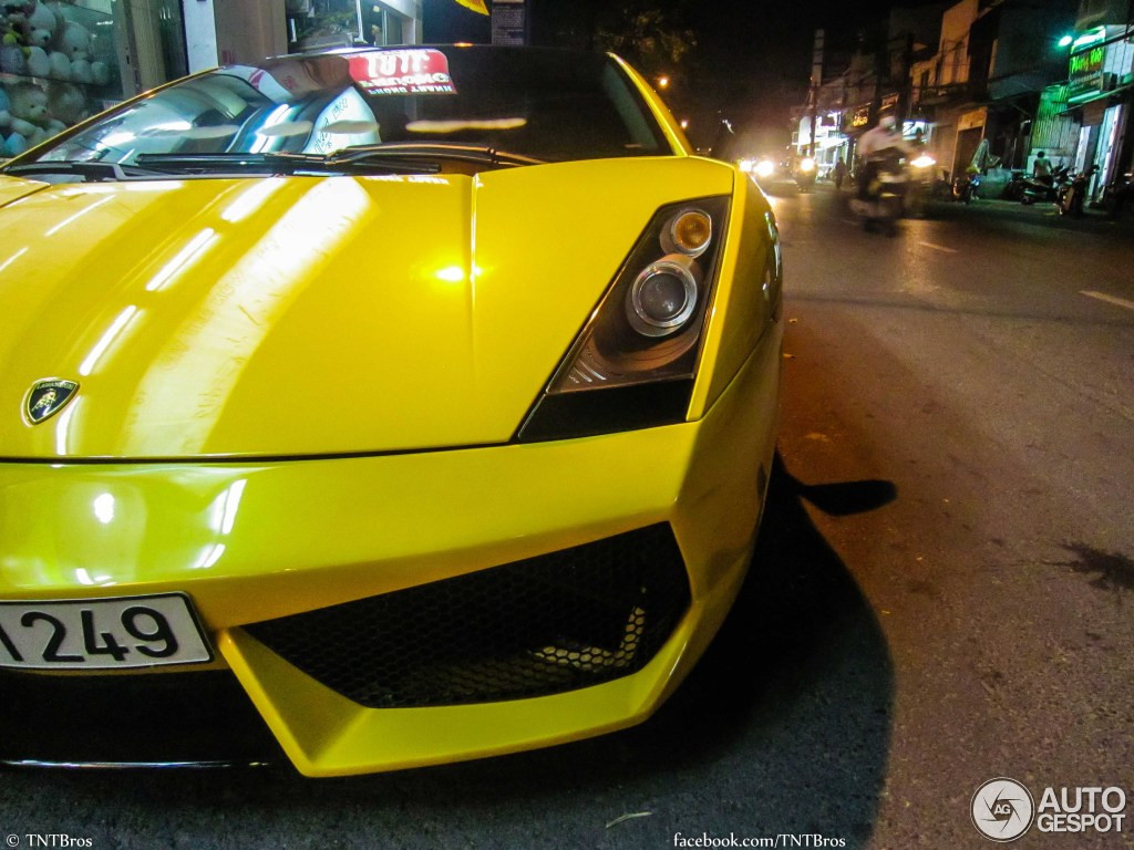 So với phiên bản tiêu chuẩn, Gallardo SE có nhiều điểm nổi bật hơn trong thiết kế.