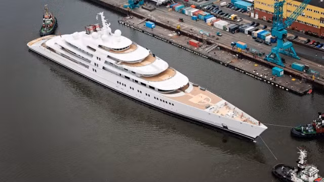 Siêu du thuyền lớn nhất thế giới này đã được hạ thủy để chạy thử hồi tháng 4 vừa qua sau 3 năm chế tạo bí mật.