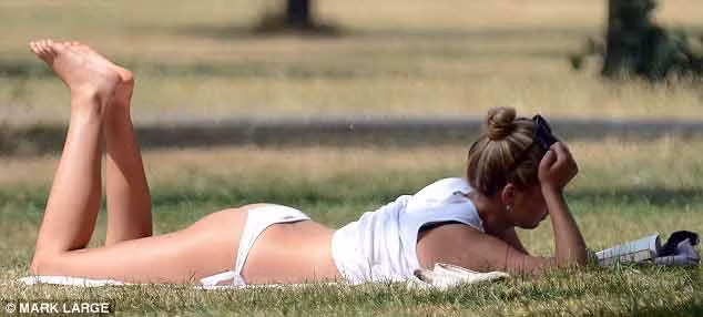 Tắm nắng hoặc tiếp xúc nhiều với ánh nắng mặt trời lại mang đến một lợi ích bất ngờ là giảm nguy cơ đột quỵ và chết sớm.