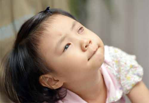 U nguyên bào võng mạc là một bệnh ung thư phát triển nhanh chóng trong các tế bào của võng mạc, ánh sáng xuất hiện ở mô mắt. Trong tất cả các trường hợp bị bệnh này thì chỉ có 1/3 khối u phát triển trong cả hai mắt (retinoblastoma bilateral). Trong khi đó, có khoảng 2/3 trường hợp có một mắt bị ảnh hưởng (nguyên bào võng mạc đơn).