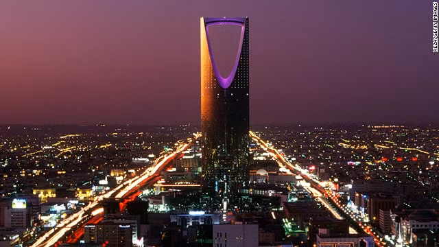 Kingdom Center là một tòa nhà chọc trời được tọa lạc tại quận Olaya thuộc khu phát triển kinh doanh sầm uất bậc nhất tại Thủ đô Riyadh của Arab Saudi. Đây là tòa nhà cao nhất tại quốc gia vùng Trung Đông này với chiều cao 302,3 m, bao gồm tổng cộng 99 tầng nổi và hai tầng hầm.