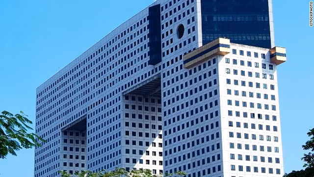 Tháp Elephant ở Bankok, Thái Lan. Vốn được biết đến là đất nước triệu voi, các kiến trúc sư Thái Lan không bỏ lỡ cơ hội khuếch trương hình ảnh những chú voi thân thiện này của đất nước mình.