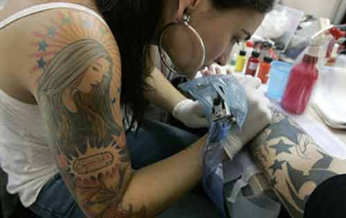 Mực xăm mình. Các chuyên gia châu Âu tin rằng những hạt nano từ mực xăm có thể “ngấm” vào máu và tích tụ trong lá lách cũng như thận, làm ảnh hưởng đến khả năng thanh lọc tạp chất của cơ thể. Nghiên cứu cho thấy, nhiều loại mực xăm được sử dụng ở Anh có chứa các chất có khả năng gây ra ung thư như cobalt và thủy ngân. Thủy ngân thường có trong mực xăm đỏ, trong khi mực xăm màu xanh có chứa chất cobalt.