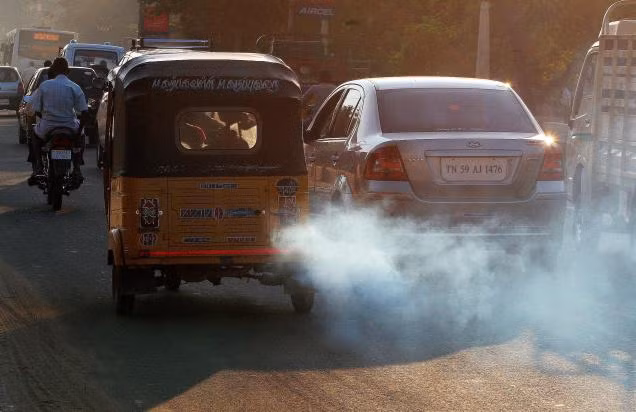 Thứ hai là môi trường ô nhiễm. Những con số thống kê có liên quan cho thấy, không khí ô nhiễm là một trong những nguyên nhân tiềm ẩn dẫn đên ung thư phổi. Môi trường bị ô nhiễm cho nguy hại đến lá phổi không khác gì thuốc lá. 