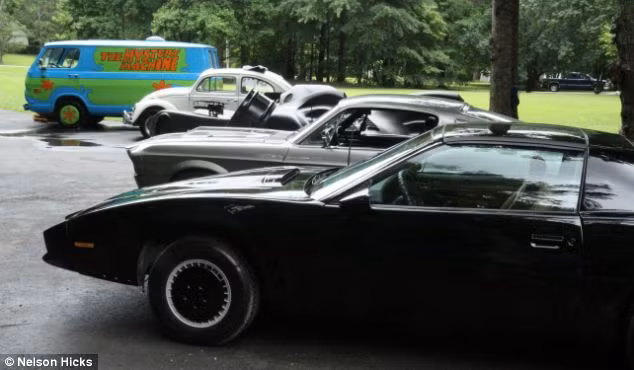 Patrick chia sẻ: “Niềm đam mê chế tạo xe hơi của ông không phải lúc nào cũng dễ dàng, đặc biệt là khi nói đến việc các bộ phận cho chiếc xe độc đáo”. Ông nói: "Không thể đến cửa hàng Walmart (siêu thị) để mua phụ tùng cho chiếc Batmobile. Vì vậy, tôi chỉ có thể tự làm cho tất cả mọi thứ để tạo nên chiếc xe".