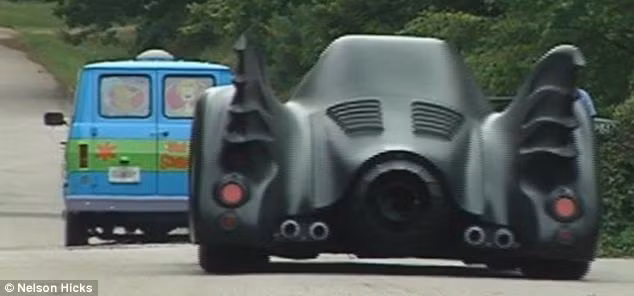 Batmobile được đánh giá là chiếc xe ấn tượng nhất trong hạm đội xe chế của ông. Chiếc xe được trang bị với súng máy thu vào, bơm chữa cháy và ống khói xả ra phía sau.