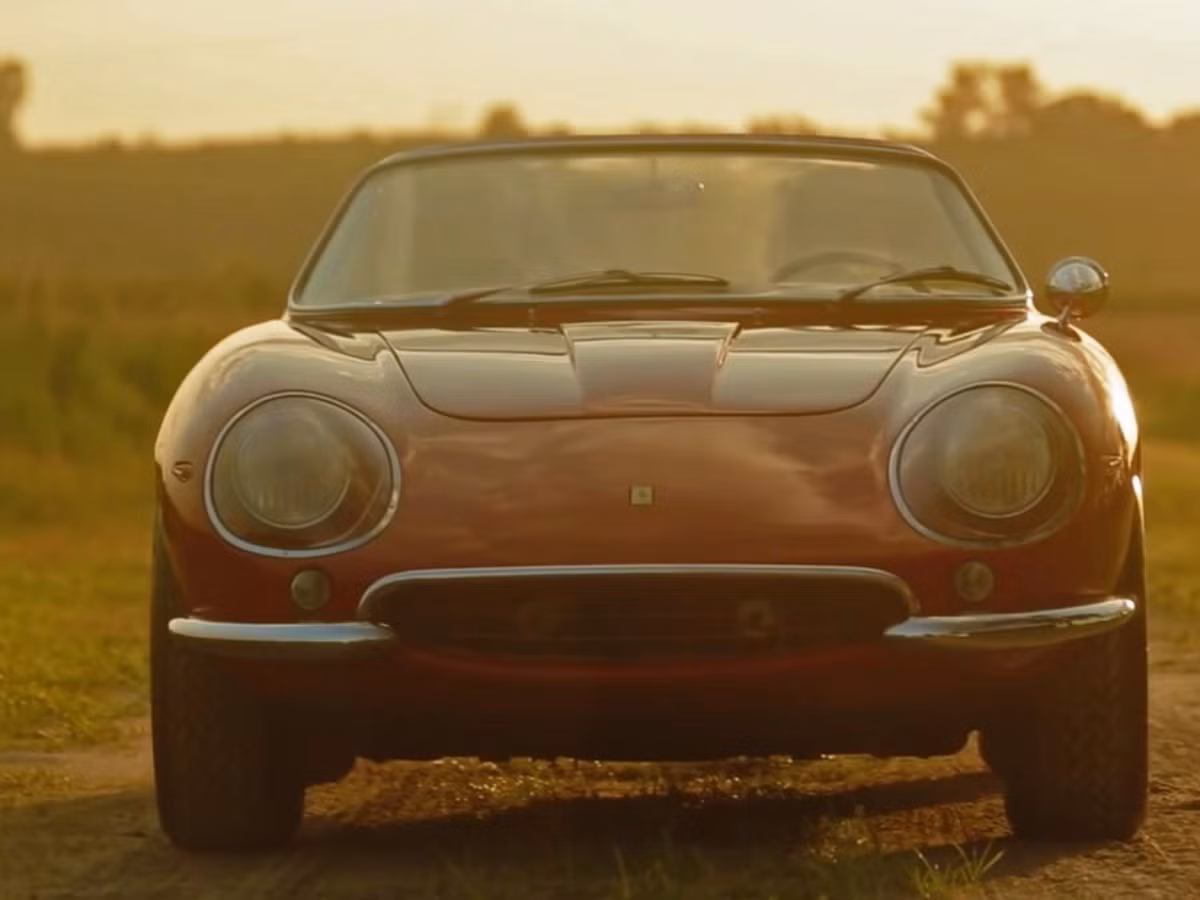 Chủ cũ của chiếc Ferrari thuộc loại hiếm này là ông Eddie Smith Sr., ông bắt đầu sở hữu nó năm 1968. Ông Smith cho biết sẽ quyên góp từ thiện toàn bộ số tiền thu được sau khi bán xe.