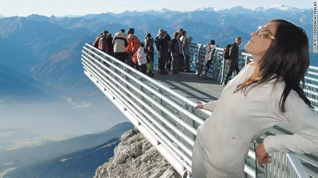 Sàn quan sát Dachstein Glacier (Áo) có tầm nhìn tuyệt đẹp ra 8 dòng sông băng.