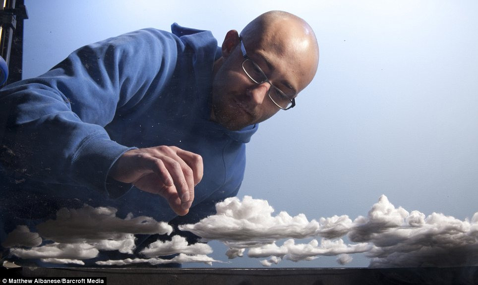 Dưới đây là một số bức ảnh ấn tượng về hậu trường chuẩn bị tại nhà của nhiếp ảnh gia Matthew Albanese.