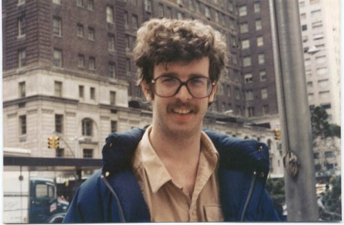 Leonid Rozhetskin là một luật sư người Mỹ gốc Nga đồng thời cũng là triệu phú, nhà tài chính quốc tế nắm giữ hàng trăm triệu USD. Năm 2008, vị tỷ phú 41 tuổi mất tích bí ẩn khỏi biệt thự sang trọng ở thị trấn Jurmala, Latvia. Hiện trường vương vấn đầy vết máu. Nhiều giả thuyết được đặt ra về sự biến mất bí ẩn của nhà tài phiệt này như bị bắt cóc hoặc dàn dựng vụ giết người để trốn tránh trách nhiệm. Năm 2012, người ta đã tìm thấy phần còn lại của thi thể tại khu rừng ở Jurmala. Hiện, nguyên nhân dẫn đến cái chết của vị tỷ phú người Nga vẫn còn là một bí ẩn chưa được khám phá.