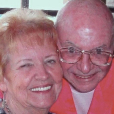 Vào thời điểm 81 tuổi, triệu phú Bob Harrod bất ngờ biến mất khỏi nhà ở California (Mỹ) vào tháng 7/2009. Khi đó, ông đang chuẩn bị kết hôn với người vợ mới. Cậu con trai của ông là Jeff Michaels khi không cha mình biến mất sau khi anh trở về nhà từ chuyến đi vào thị trấn để nhận vật tư. Ví và chìa khóa của ông Harrod cũng biến mất kỳ lạ, nhưng ngạc nhiên là chiếc ô tô vẫn đỗ tại lối ra vào. Việc mất tích của triệu phú này làm dấy lên rất nhiều giả thiết nghi ngờ liên quan tới người vợ sắp cưới và con gái của bà nhằm chiếm đoạt tài sản.