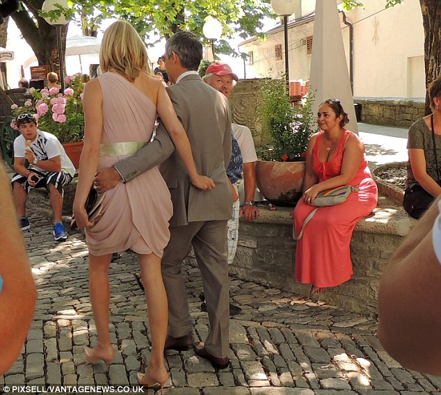 Larry Page và người vợ là tâm điểm chú ý của người dân thị trấn Motovun khi họ tới đám cưới.