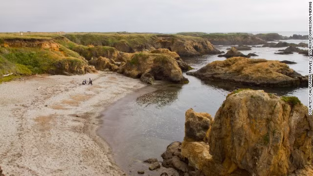 Bãi biển Glass ở bang California.