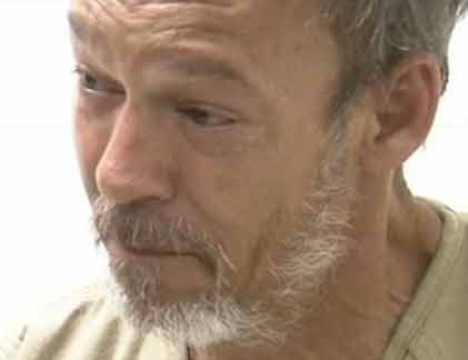 Emest Chumbley, 48 tuổi, ở bang Kentucky (Mỹ), người đã kết liễu cuộc đời vợ mình bởi bà ấy không muốn chịu đau đớn từ căn bệnh ung thư vú.