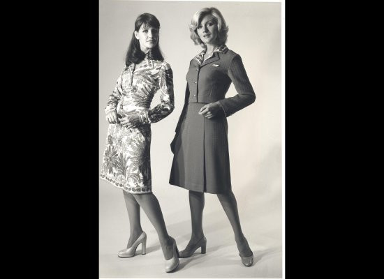 Đồng phục được thiết kế cho hãng Quantas Airways, vào những năm 1974-1985.